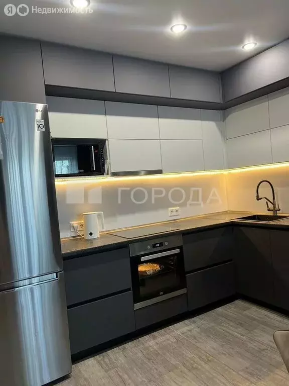 2-комнатная квартира: Барнаул, улица Смирнова, 1А (56 м) - Фото 1