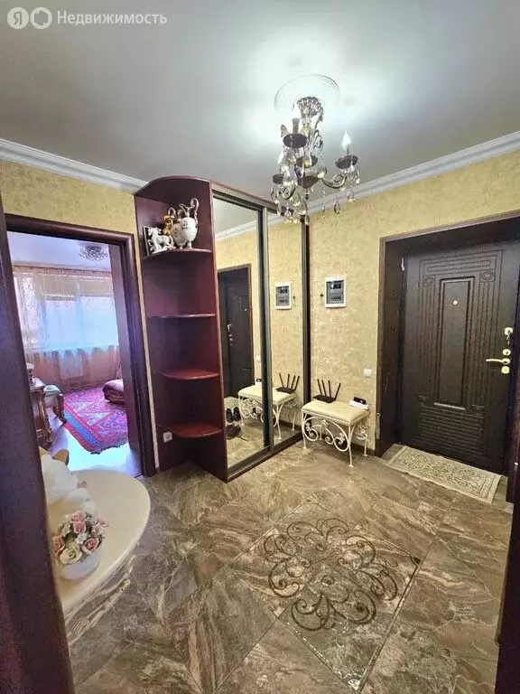 3-комнатная квартира: Махачкала, улица Ирчи Казака, 13 (98 м) - Фото 2