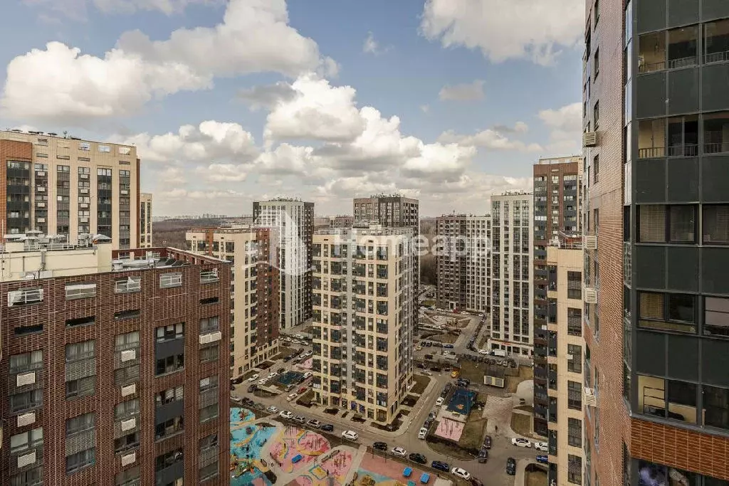 Продается 4-комнатная квартира - Фото 2