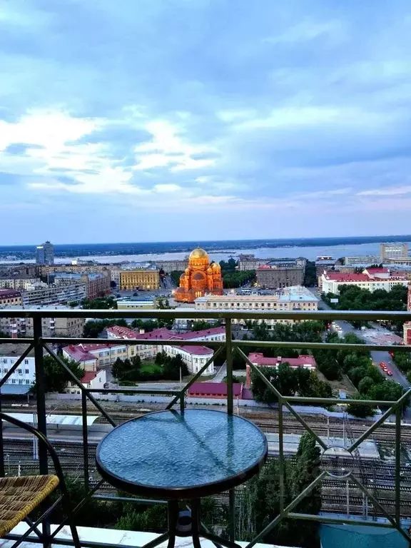 3-к кв. Волгоградская область, Волгоград ул. Пархоменко, 2 (65.0 м) - Фото 0