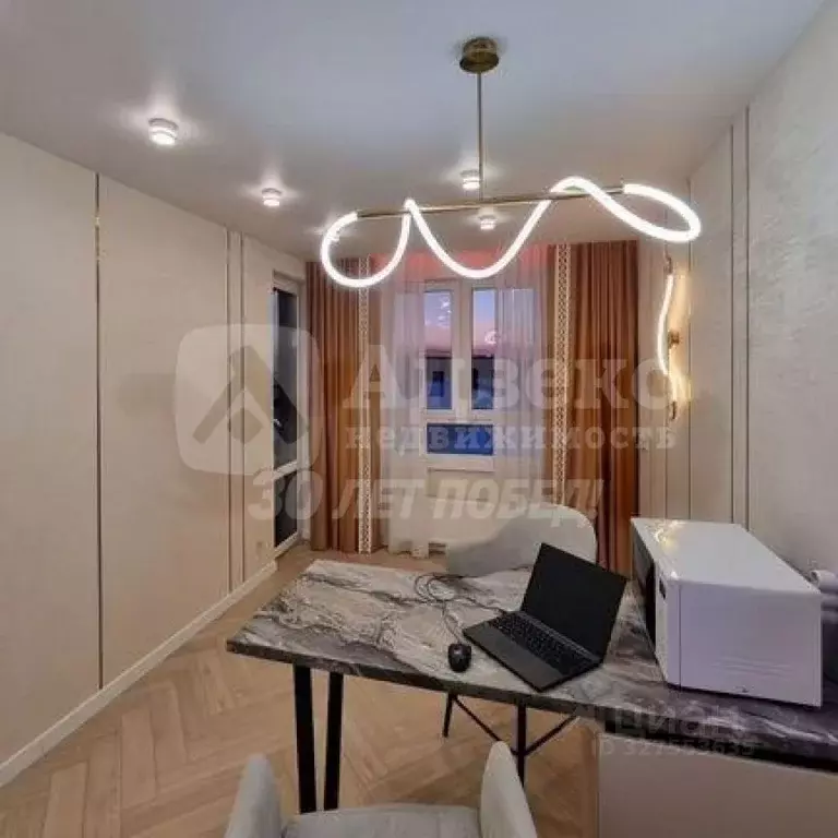 1-к кв. Тюменская область, Тюмень ул. Сергея Свиридова, 5 (36.2 м) - Фото 2