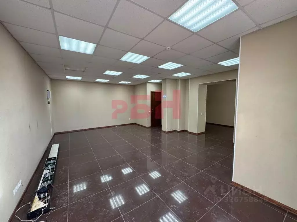 Торговая площадь в Тюменская область, Тюмень ул. Николая Чаплина, 113 ... - Фото 2