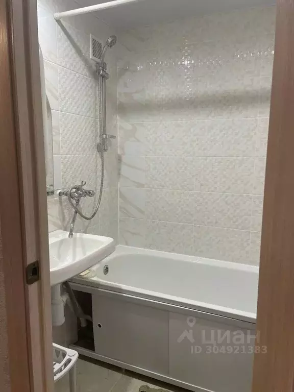 3-к кв. Псковская область, Псков ул. Рокоссовского, 40 (70.0 м) - Фото 2