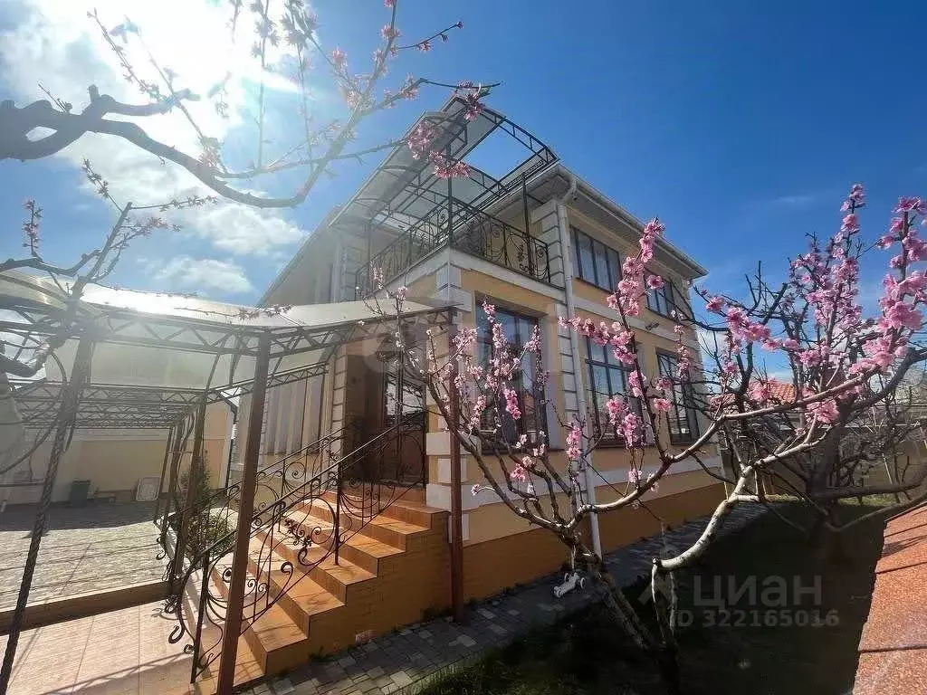 Дом в Крым, Симферопольский район, Чистенское с/пос, с. Левадки ул. ... - Фото 1