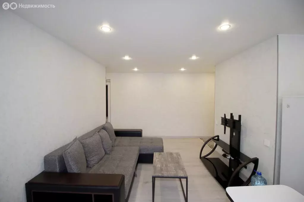 3-комнатная квартира: Нижний Тагил, улица Горошникова, 86 (56.1 м) - Фото 2