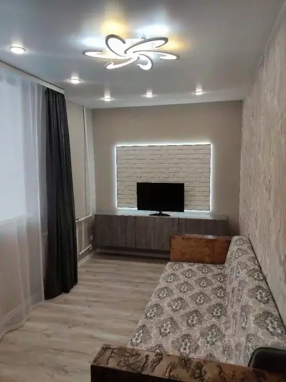 2-к кв. Омская область, Омск Городок Нефтяников мкр, ул. Андрианова, ... - Фото 1