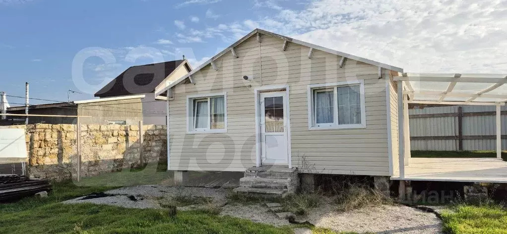 Дом в Крым, Сакский район, с. Суворовское ул. Степная (32 м) - Фото 2