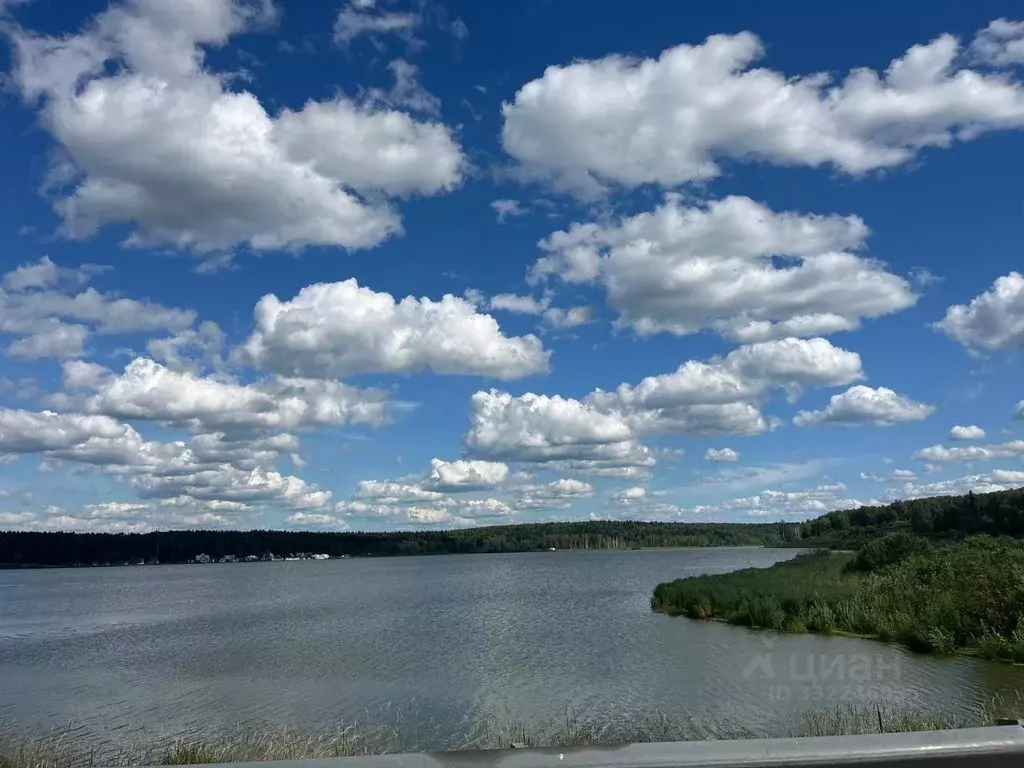 Участок в Московская область, Сергиево-Посадский городской округ, д. ... - Фото 1