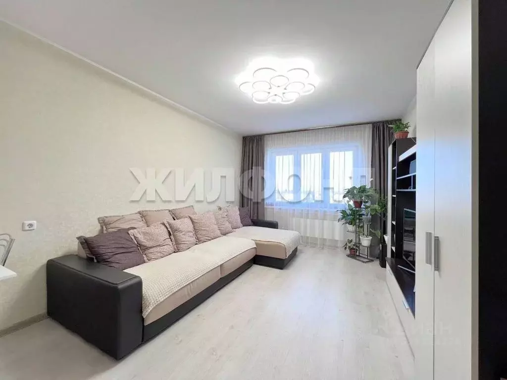 3-к кв. Новосибирская область, Новосибирск Спортивная ул., 17 (72.7 м) - Фото 1