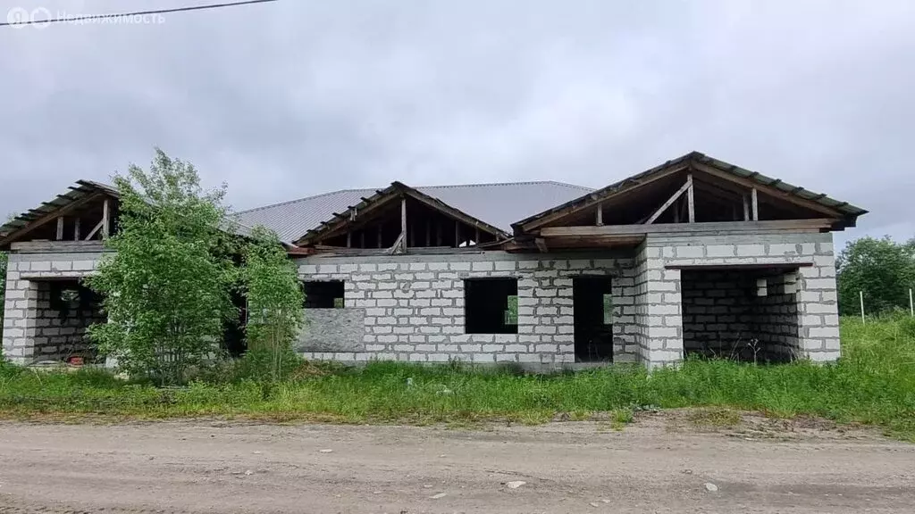 Дом в городское поселение Кильдинстрой (240 м) - Фото 0