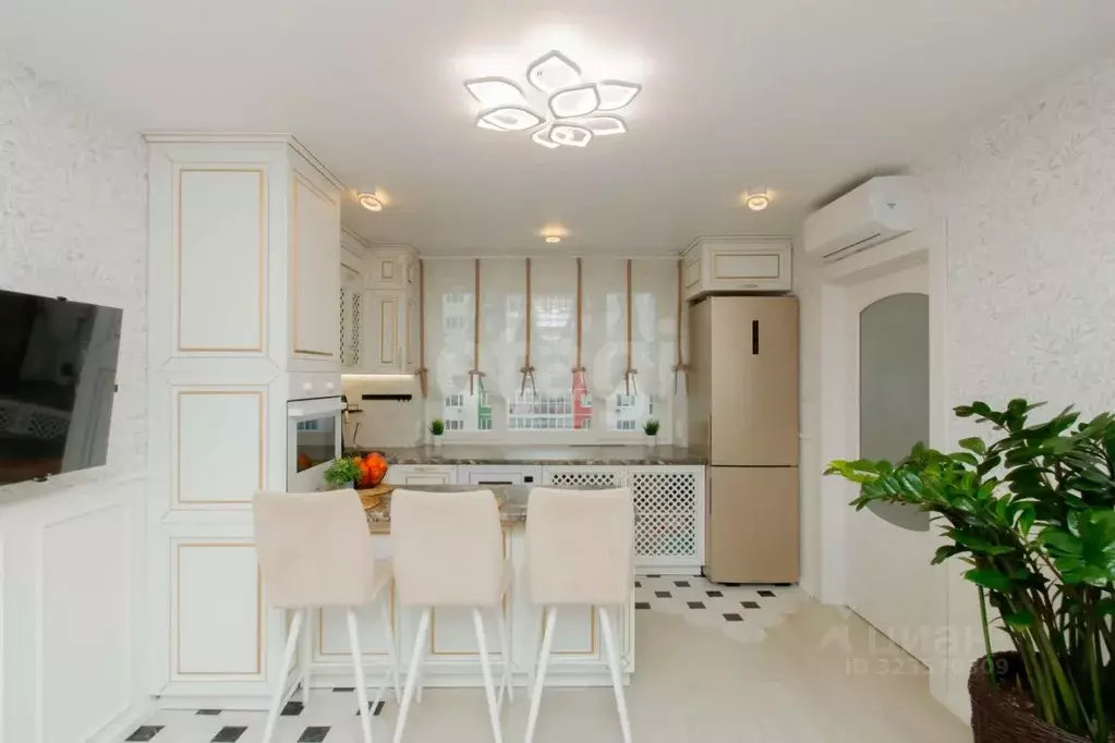 2-к кв. Тюменская область, Тюмень ул. Павла Шарова, 7к2 (56.1 м) - Фото 1