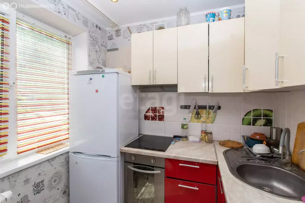 4-комнатная квартира: Тобольск, 8-й микрорайон, 10 (64 м) - Фото 1
