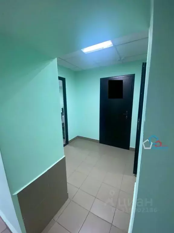 Помещение свободного назначения в Омская область, Омск ул. Химиков, 8 ... - Фото 0