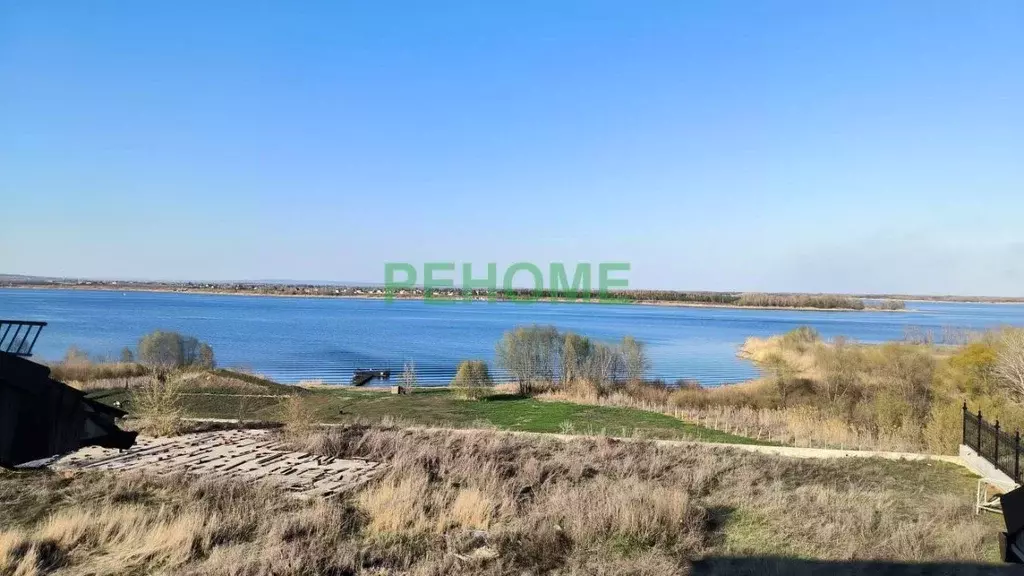 Дом в Саратовская область, с. Усть-Курдюм ул. Береговая, 12 (493 м) - Фото 1
