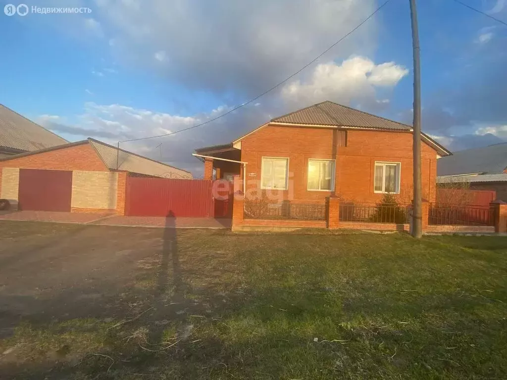 Дом в село Белый Яр, Бейская улица (140 м) - Фото 1