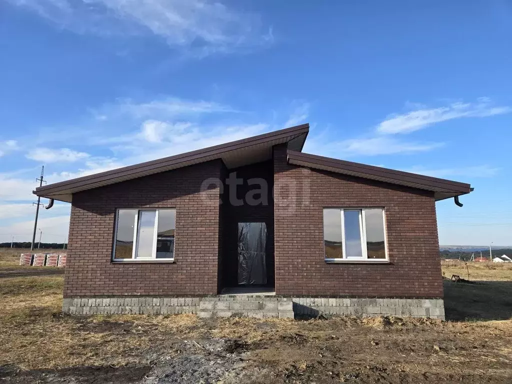 Дом в Белгородская область, Старооскольский городской округ, с. ... - Фото 1