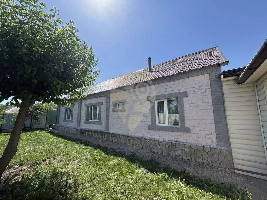 Дом в Белгородская область, Старооскольский городской округ, с. ... - Фото 1