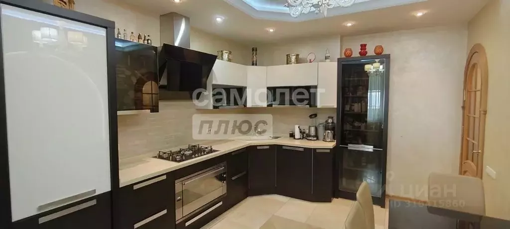 2-к кв. Курская область, Курск ул. Володарского, 70 (90.1 м) - Фото 0