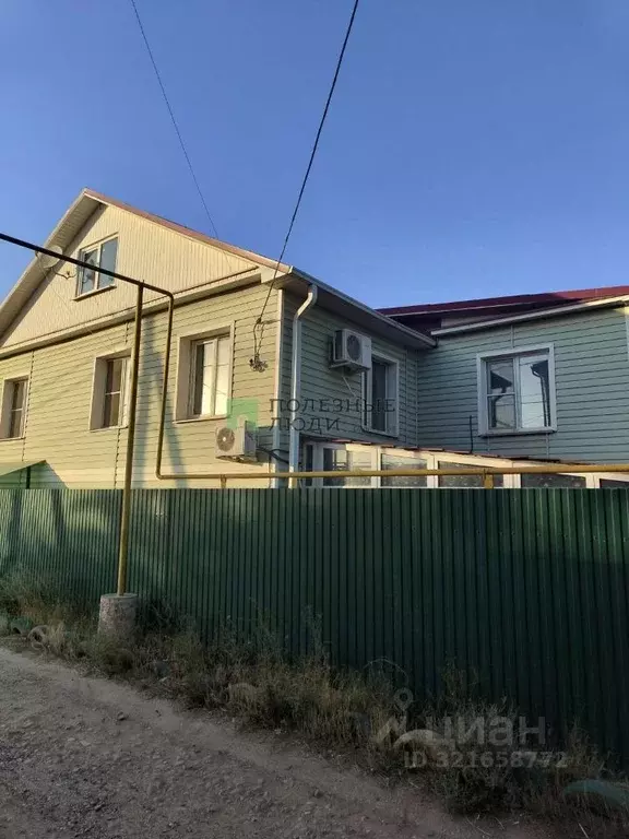 Дом в Астраханская область, Астрахань Нефтебазовская пл., 21А (190 м) - Фото 1