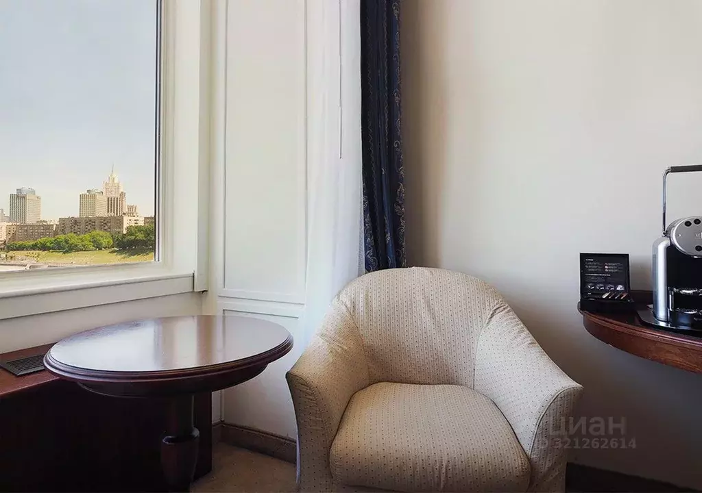 Комната Москва пл. Евразии, 2 (25.0 м) - Фото 1