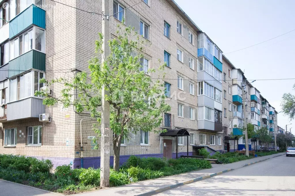3-комнатная квартира: Балаково, Вокзальная улица, 9А (57.6 м) - Фото 0