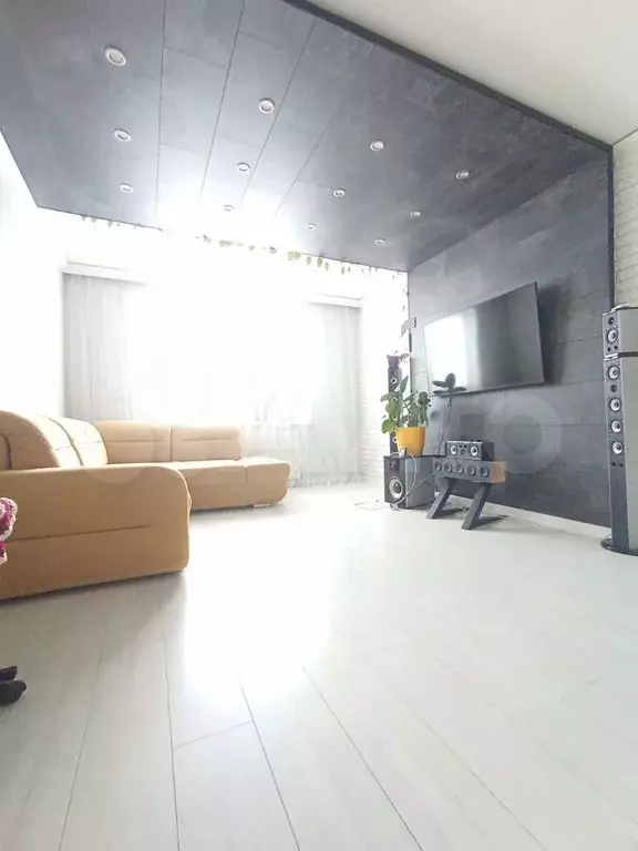 2-к. квартира, 60 м, 1/11 эт. - Фото 1