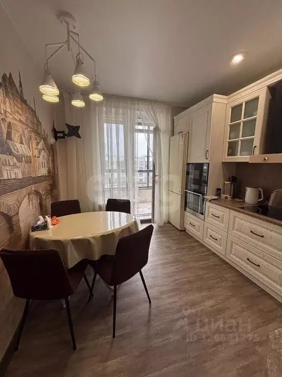 3-к кв. Тюменская область, Тюмень ул. Федюнинского, 30к3 (83.6 м) - Фото 1