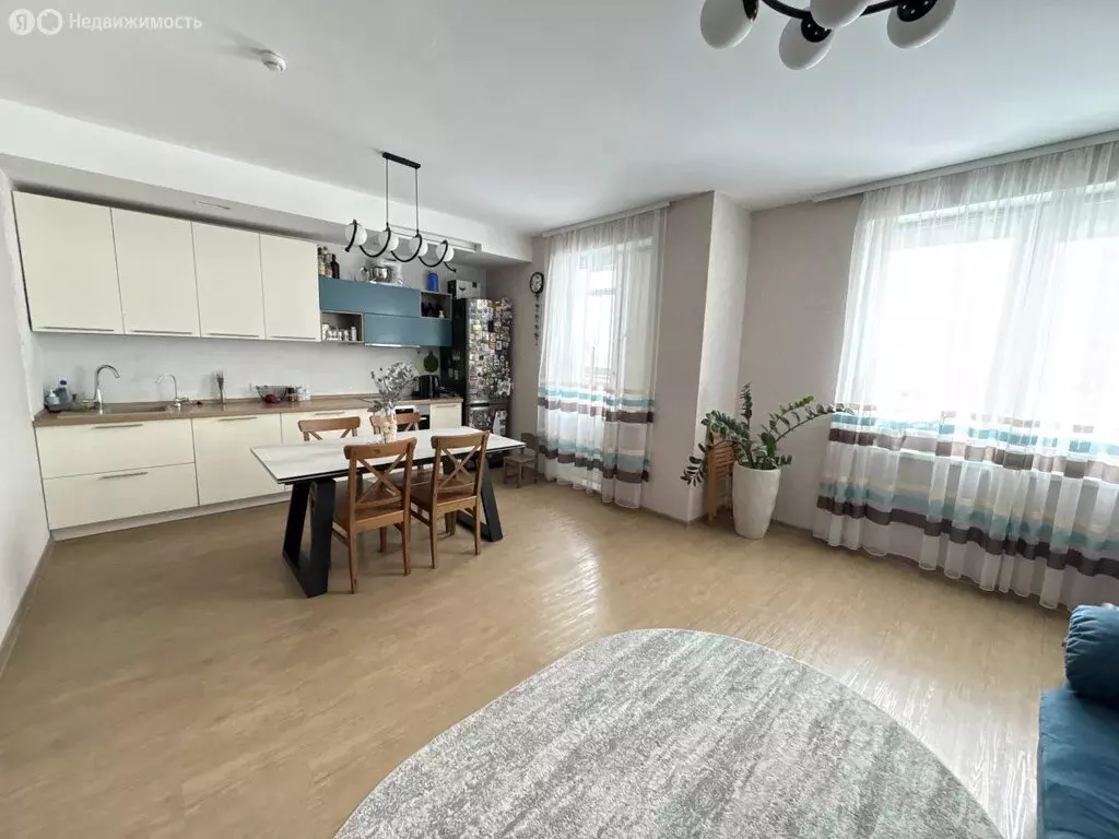 3-комнатная квартира: Екатеринбург, улица Павла Шаманова, 13 (88.8 м) - Фото 1