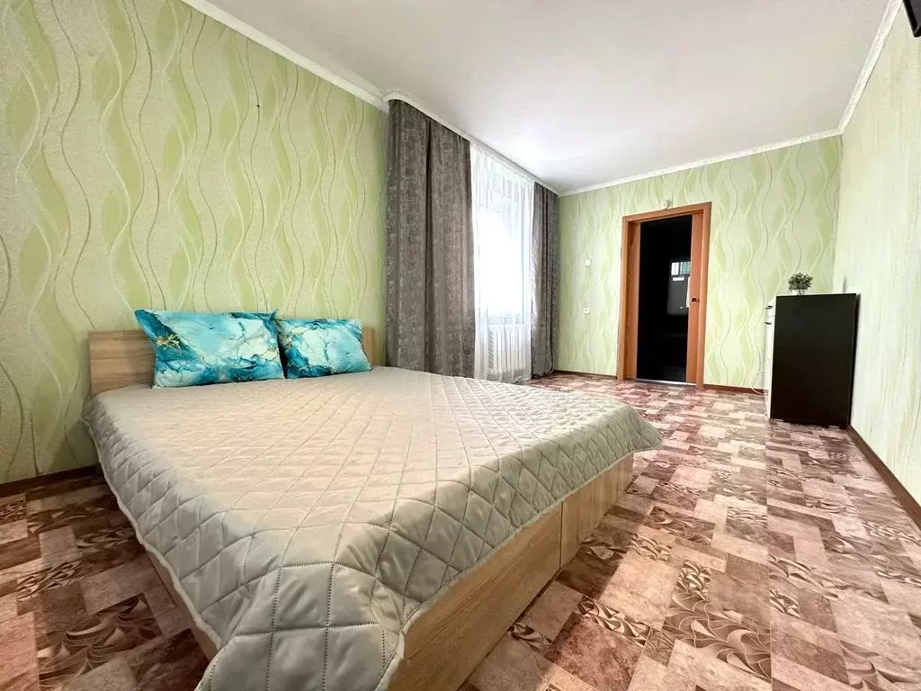 3-к кв. Тюменская область, Тобольск 6-й мкр, 37 (70.0 м) - Фото 1