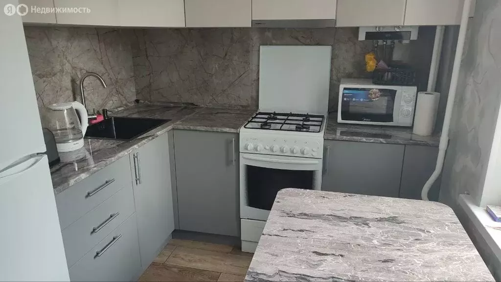 2-комнатная квартира: Кинель, улица Маяковского, 88А (42 м) - Фото 1