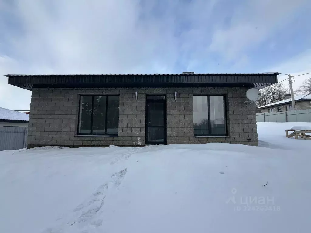 Дом в Самарская область, Волжский район, Курумоч с/пос, с. Курумоч ул. ... - Фото 1