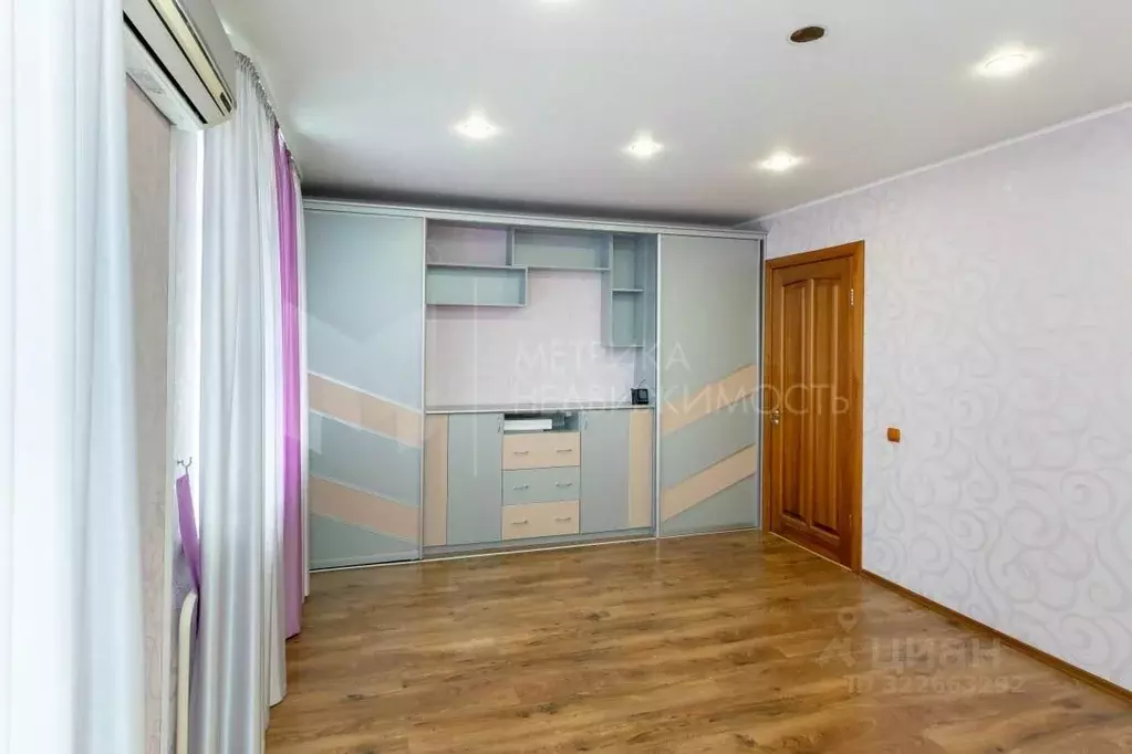 3-к кв. Тюменская область, Тюмень ул. Максима Горького, 10 (74.0 м) - Фото 0