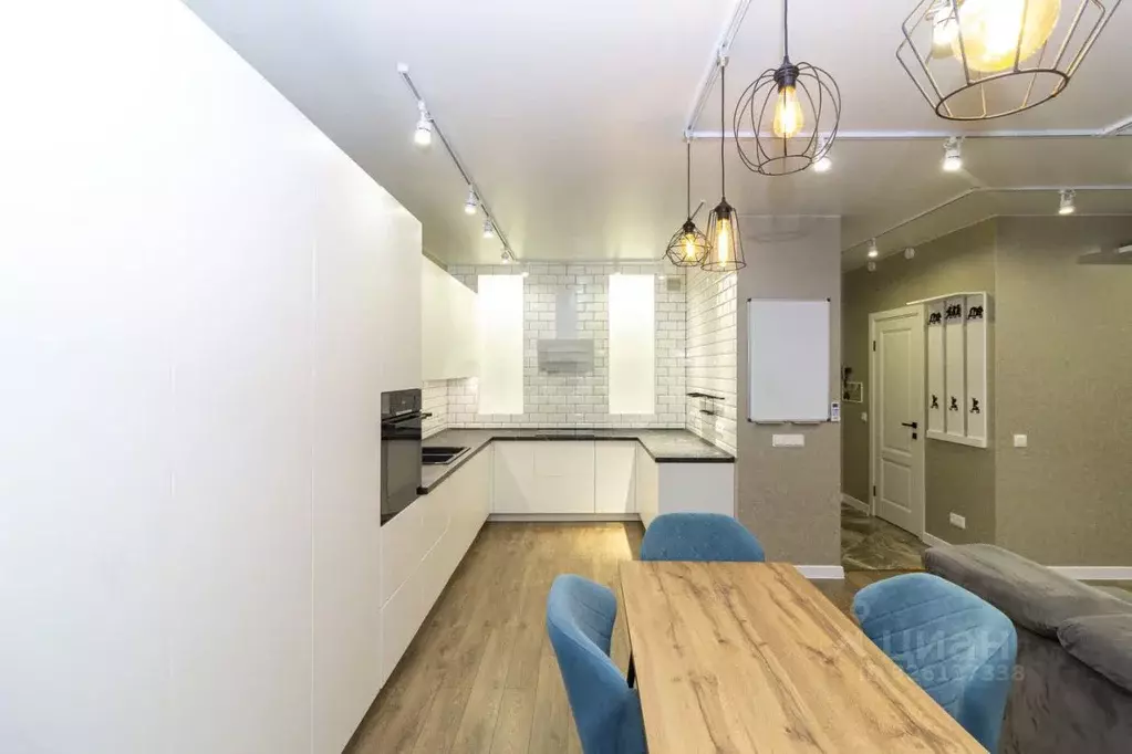 3-к кв. Тюменская область, Тюмень ул. Александра Протозанова, 8к1 ... - Фото 1