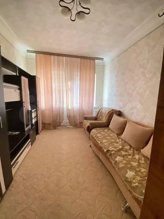 Комната 17,5 м в 9-к., 2/2 эт. - Фото 1
