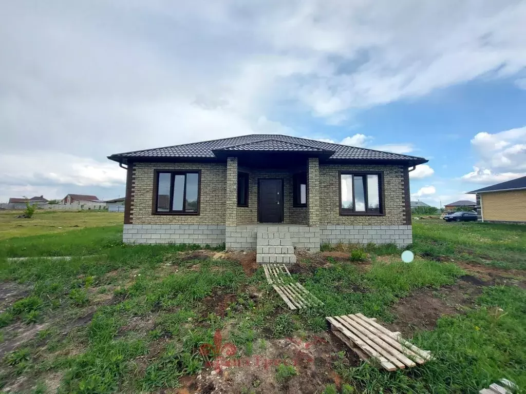 Дом в Белгородская область, Строитель Яковлевский городской округ, ул. ... - Фото 1