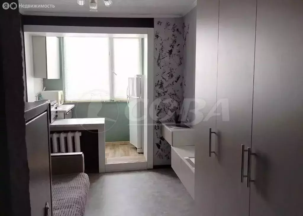 1-комнатная квартира: Тюмень, улица 30 лет Победы, 105 (13 м) - Фото 1