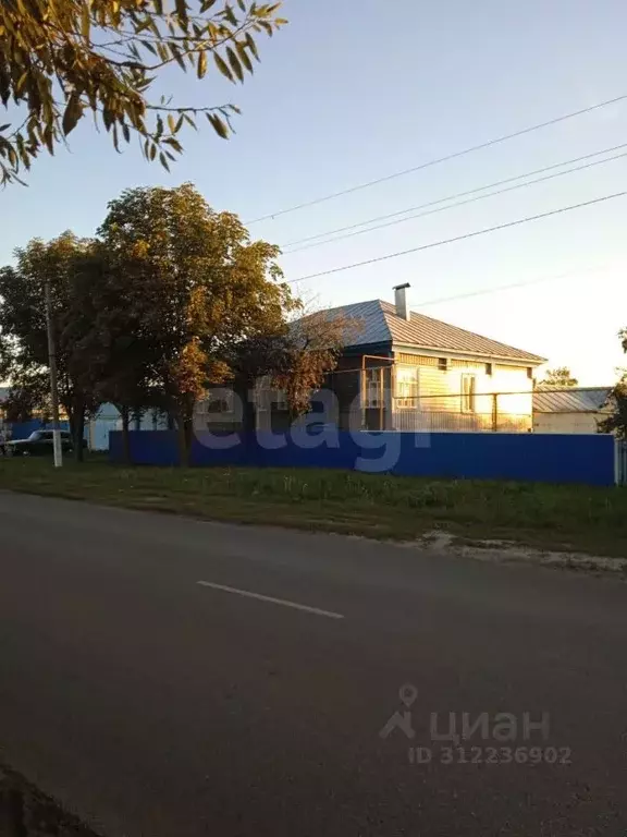 Дом в Воронежская область, Грибановский район, Верхнекарачанское ... - Фото 0