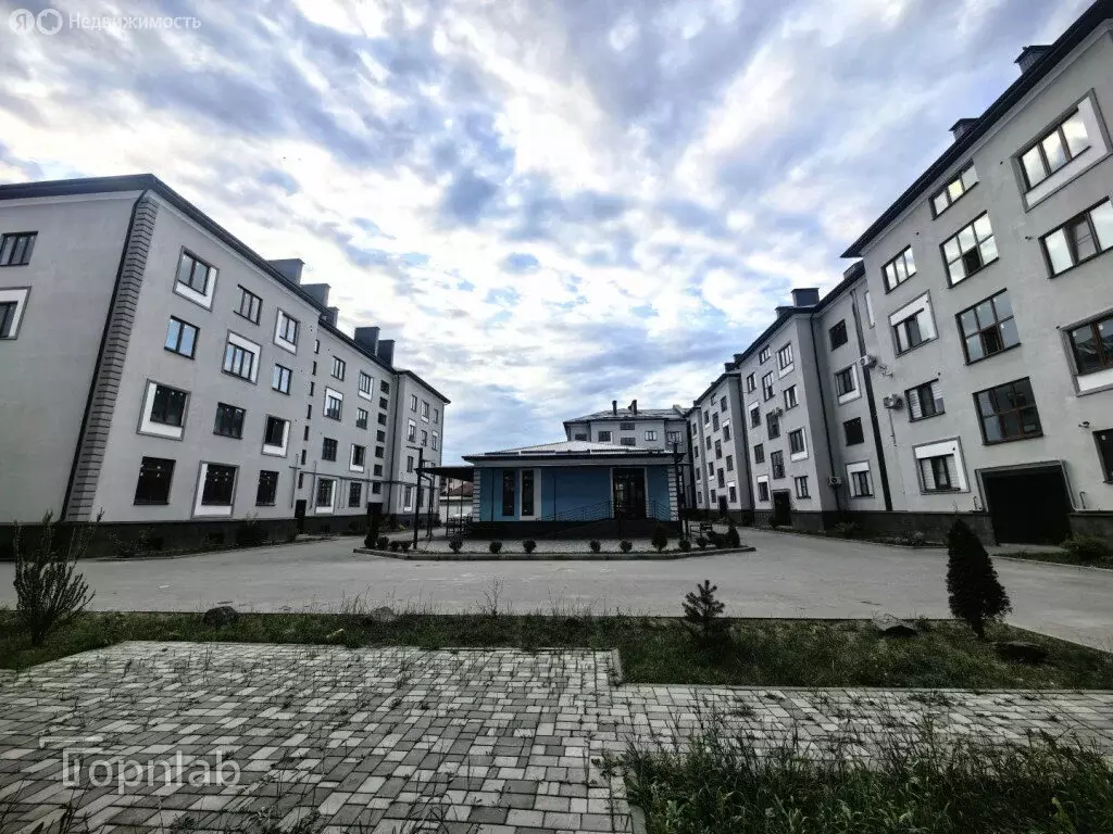 2-комнатная квартира: Нарткала, улица Маяковского, 1А (77 м) - Фото 1