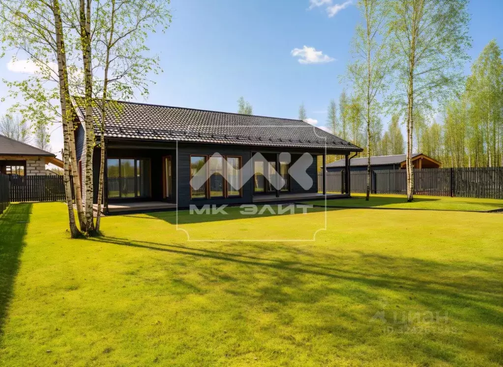 Дом в Ленинградская область, Шлиссельбург Кировский район, Октябрьская ... - Фото 1