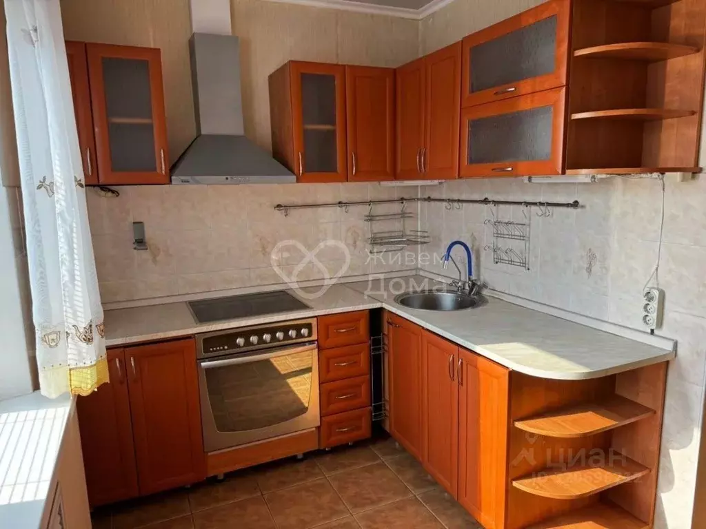 3-к кв. Волгоградская область, Волгоград ул. 8-й Воздушной Армии, 15 ... - Фото 0