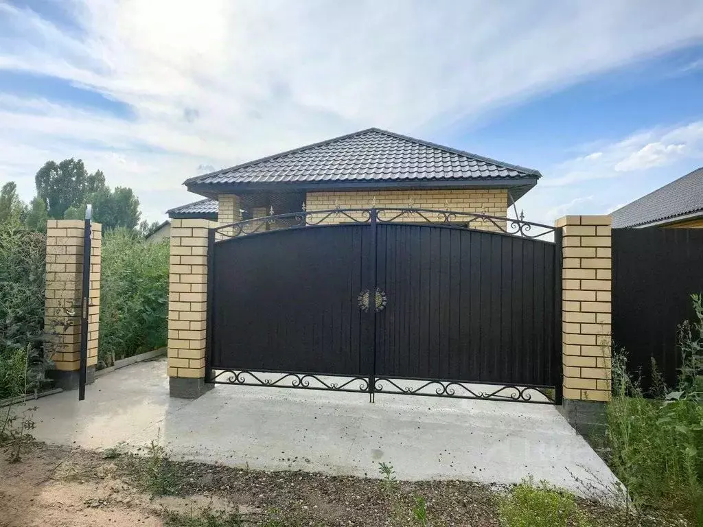 Дом в Оренбургская область, Оренбургский район, с. Подгородняя ... - Фото 1