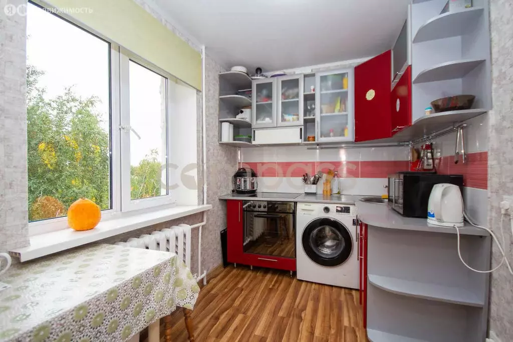 3-комнатная квартира: Тюмень, микрорайон Мыс, улица Ершова, 32 (58 м) - Фото 1