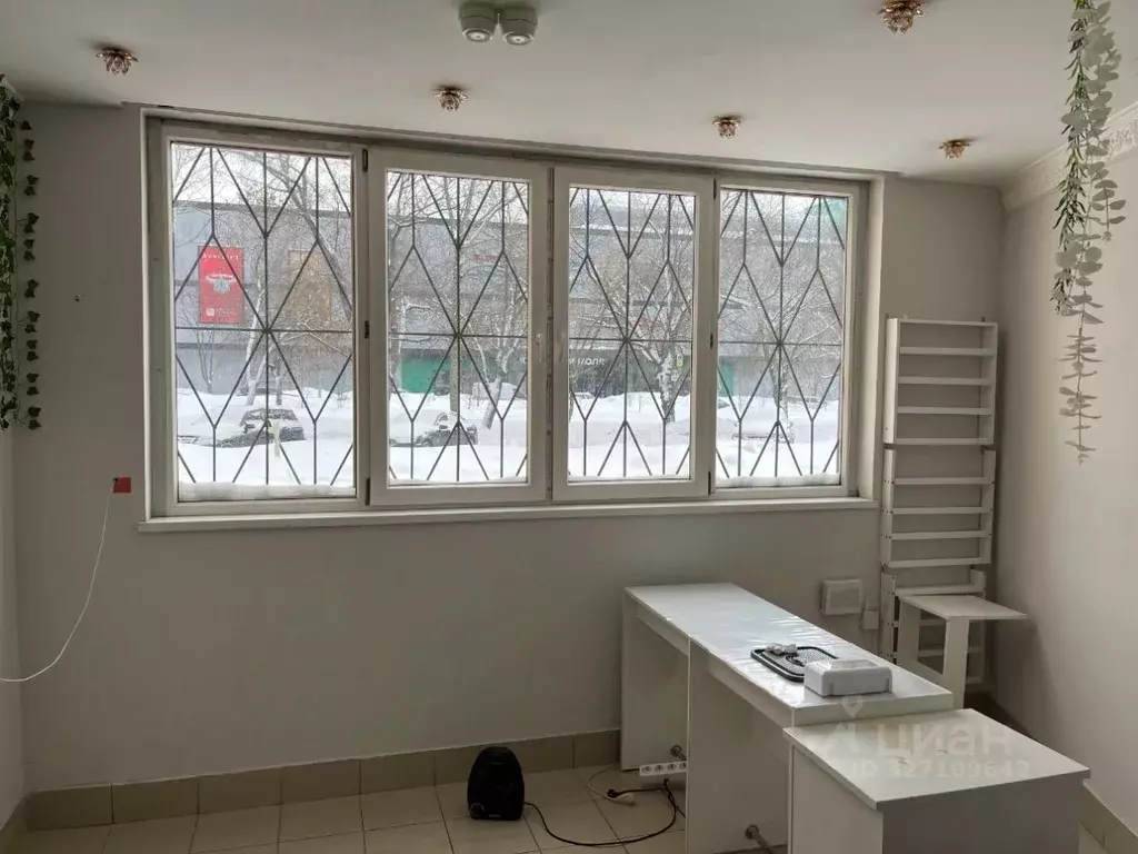 Помещение свободного назначения в Москва ул. Маршала Чуйкова, 12 (100 ... - Фото 1