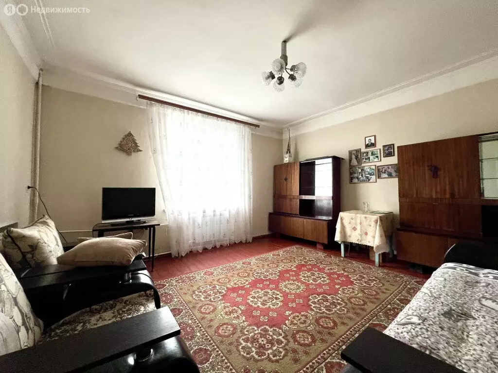 3-комнатная квартира: посёлок городского типа Белые Берега, улица ... - Фото 1