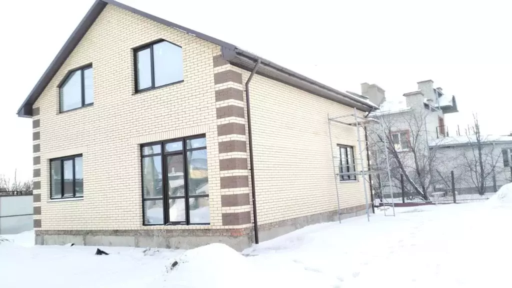 Дом в Саратовская область, Энгельс ул. Солнечная, 37 (150 м) - Фото 0