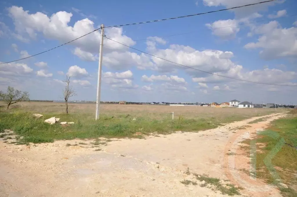 Участок в Крым, Сакский район, с. Уютное ул. Туманная, 31 (6.0 сот.) - Фото 1