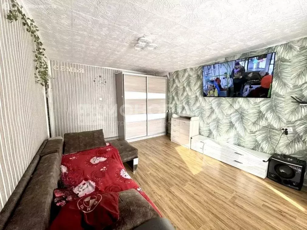 3-комнатная квартира: Белогорск, улица Чехова, 39 (65.7 м) - Фото 1