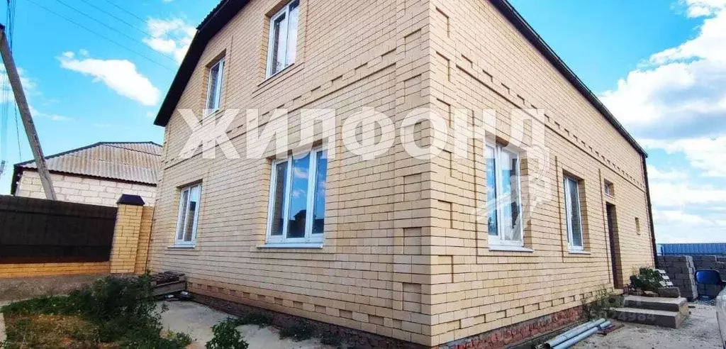 Дом в Астраханская область, Наримановский район, с. Старокучергановка ... - Фото 0