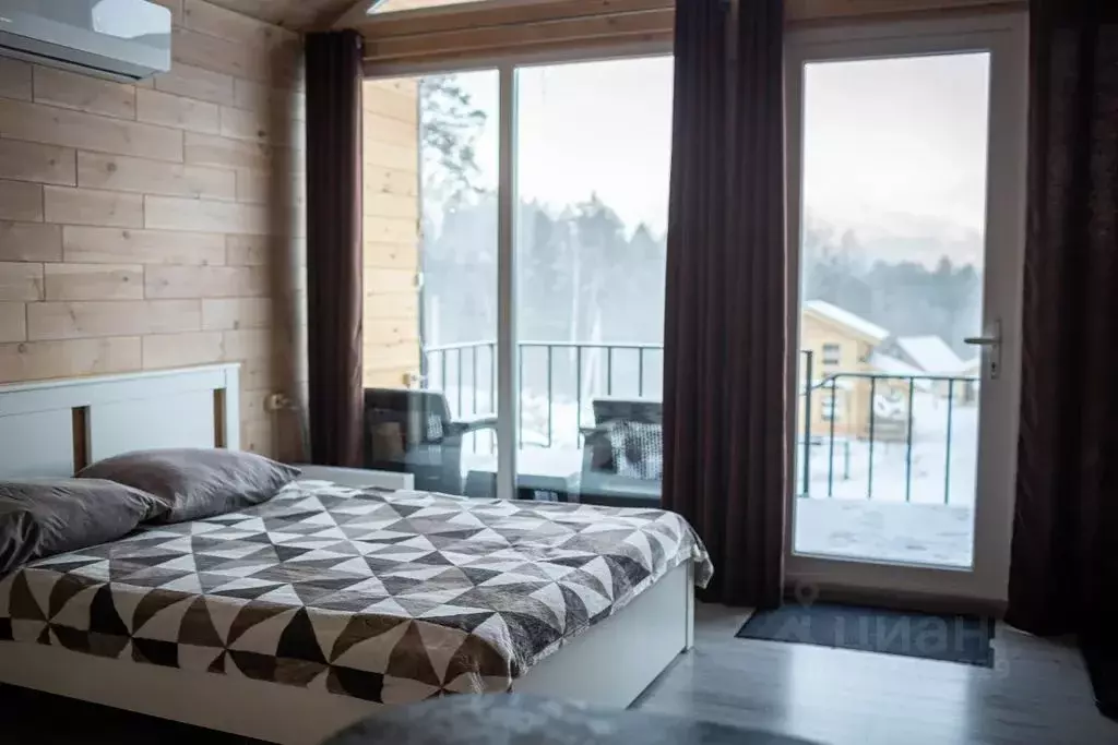 Дом в Алтай, Майминский район, Манжерокское с/пос, с. Озерное ул. ... - Фото 1