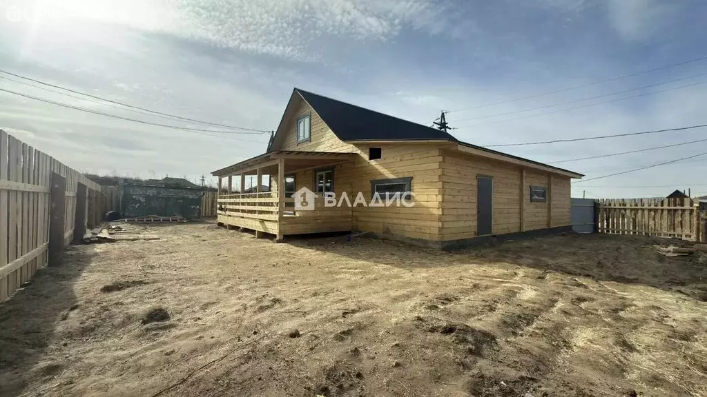Дом в село Нижний Саянтуй, Нижняя улица (150 м) - Фото 1